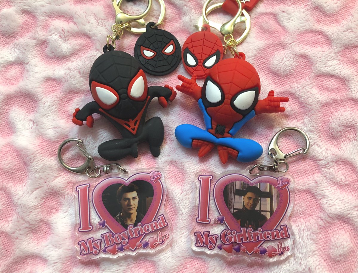 defloweredfang's tweet photo. petemai trinkets.. very tempted to start collecting for a petemai itabag 😖 https://t.co/EVoZuFXBut