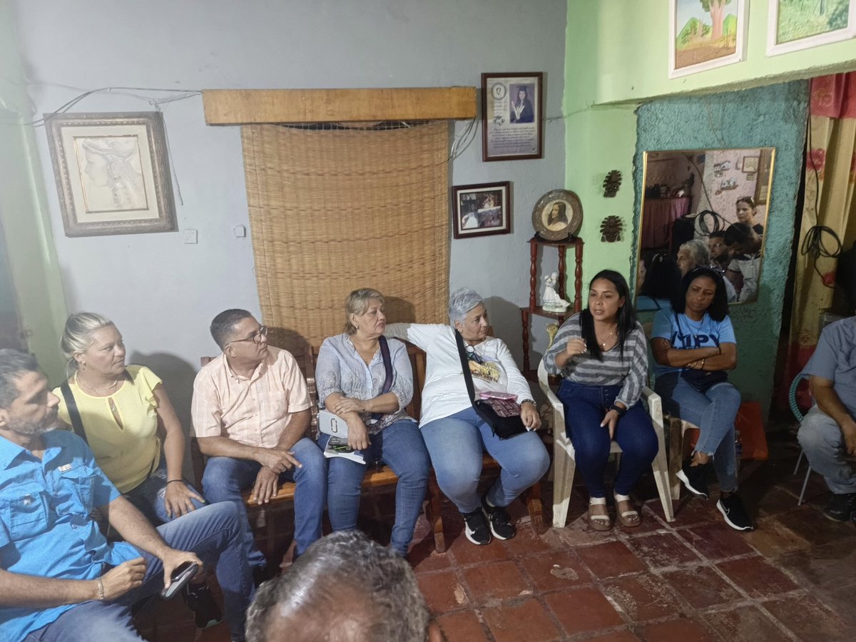 EdgarVidao's tweet photo. Reunión de @unidadvenezuela en Zamora, #Aragua. Compromiso de factores políticos en trabajar unidos para el triunfo del candidato @EdmundoGU en las próximas elecciones #28Jul. El dirigente regional de #MPV @gustavorangelg estuvo presente llevando un mensaje #Unitario
#VamosAGanar https://t.co/kF2XY0tW1u