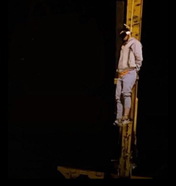 Iranian Majid Reza Rahnavard was hanged by Islamic regime in Iran because he participated in the protests of freedom.

lsIamic regime‌ broke his arm before executing him because he has his Lion and Sun tattoo.

His last words “Don’t cry for me. Instead, rejoice my life.”