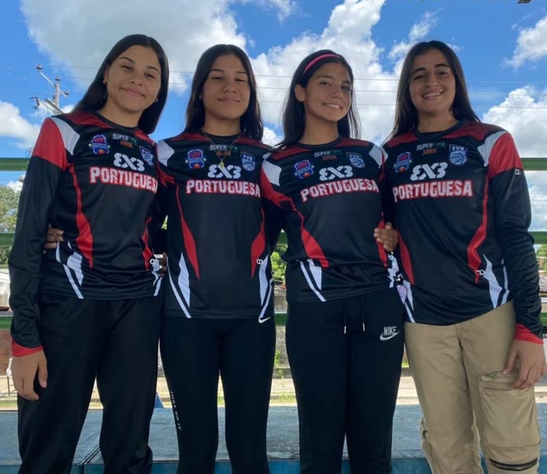 IIndeport's tweet photo. 🎊Estas jóvenes portugueseñas clasificaron a los Juegos Deportivos Nacionales el día de hoy tras finalizar el campeonato nacional de baloncesto 3️⃣❌3️⃣ que se realizó en la ciudad de San Juan. https://t.co/ZyOj5vbwO1