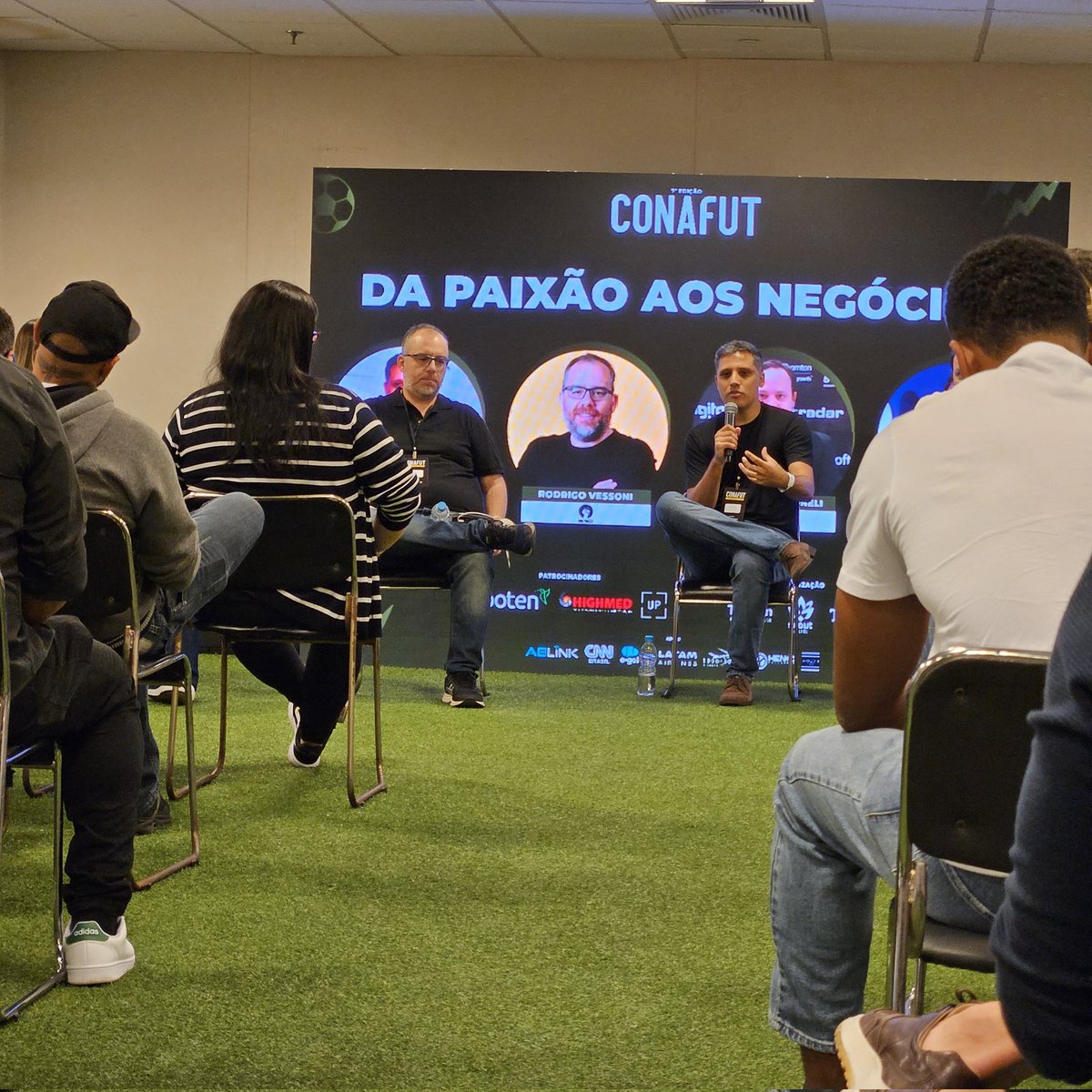 fabiomstella's tweet photo. Bom ver o debate no @conafut do forte nicho que é a mídia independente

Ainda mais com potências como @Vessoni do @MeuTimao e @GioMartineli do @diariodopeixe, eles que marcaram história no Lance.

Além do @RicardoSenna1 do @arqtricolor que é referência para nós no @SPFC24Horas_ https://t.co/ebzW9fK6Bx