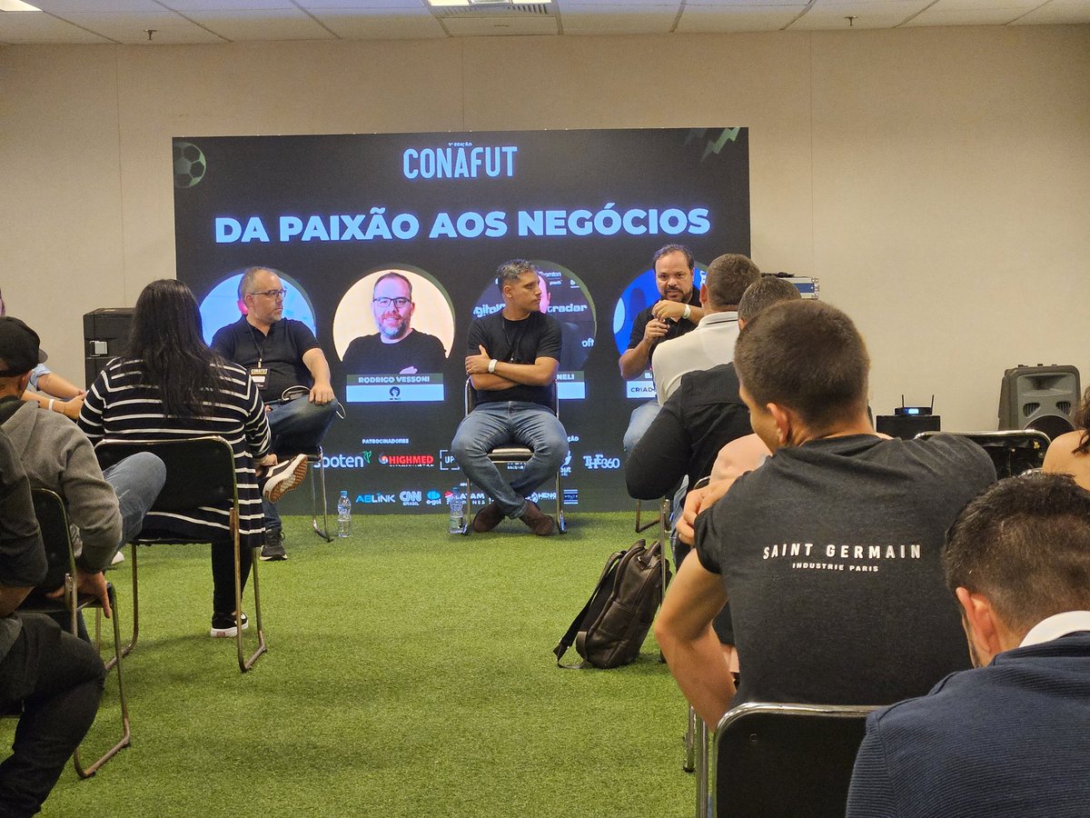 Bom ver o debate no <a href="/conafut/">CONAFUT</a> do forte nicho que é a mídia independente

Ainda mais com potências como <a href="/Vessoni/">Vessoni</a> do <a href="/MeuTimao/">Meu Timão</a> e <a href="/GioMartineli/">Giovane Martineli</a> do <a href="/diariodopeixe/">Diário do Peixe</a>, eles que marcaram história no Lance.

Além do <a href="/RicardoSenna1/">Ricardo Senna</a> do <a href="/arqtricolor/">Arquibancada Tricolor | São Paulo FC</a> que é referência para nós no <a href="/SPFC24Horas_/">SPFC 24 HORAS 🇾🇪</a>