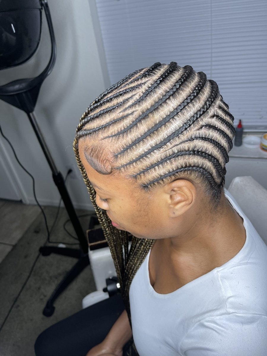 niahbabbbyyy's tweet photo. Can yall book me please im beggin atp and I provide the hair 😕 &amp;&amp;&amp; im doing that deal or no deal shit https://t.co/1SPe7rlaBP