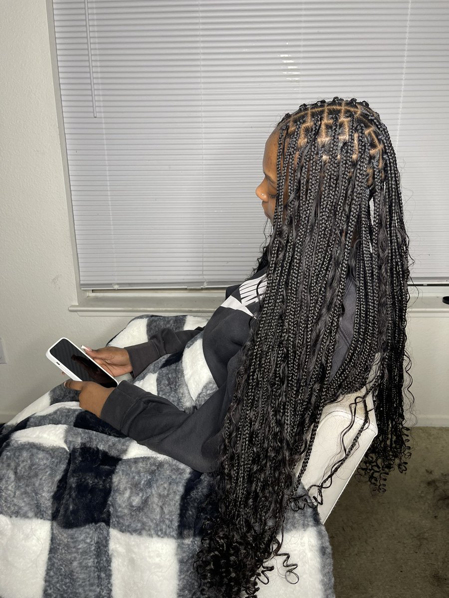 niahbabbbyyy's tweet photo. Can yall book me please im beggin atp and I provide the hair 😕 &amp;&amp;&amp; im doing that deal or no deal shit https://t.co/1SPe7rlaBP