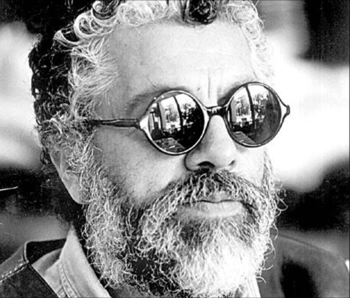 “Ningún político merece que lo defiendas con uñas y dientes.
Entiendelo de una vez por todas: no te conoce, no eres su amigo, no le importas”

Facundo Cabral