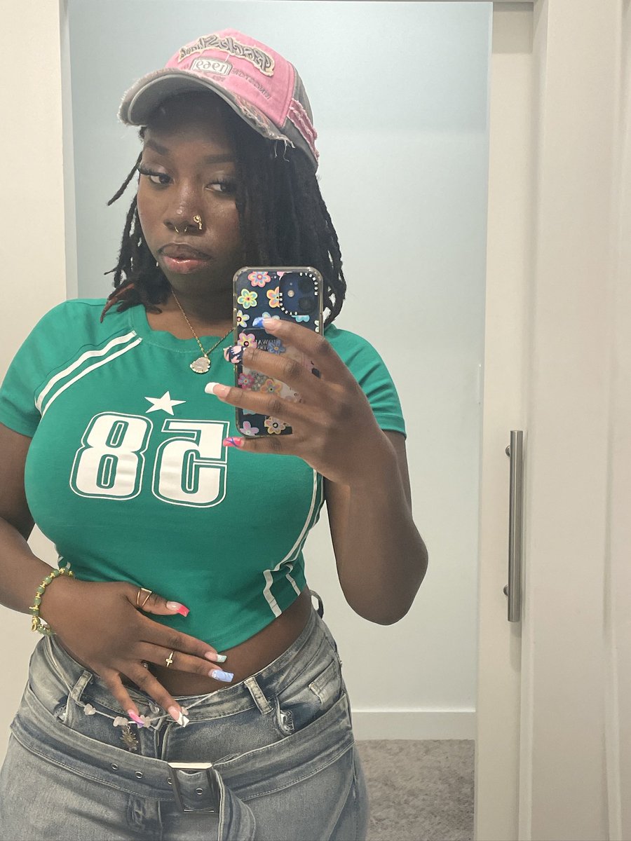 pennyloccsta's tweet photo. I have a mirror selfie obsession ngl https://t.co/JJYICO8jpC