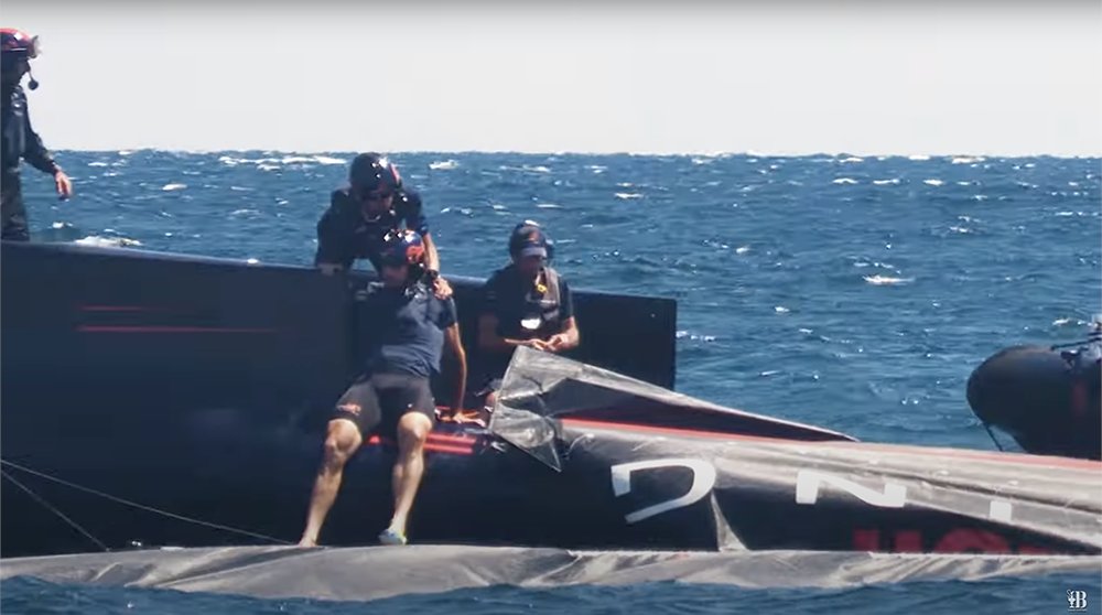 sailyvela's tweet photo. Alinghi Red Bull Racing disalbera! SAILY TV: https://t.co/GvJnkEWY49 https://t.co/97RoBO7yCr
