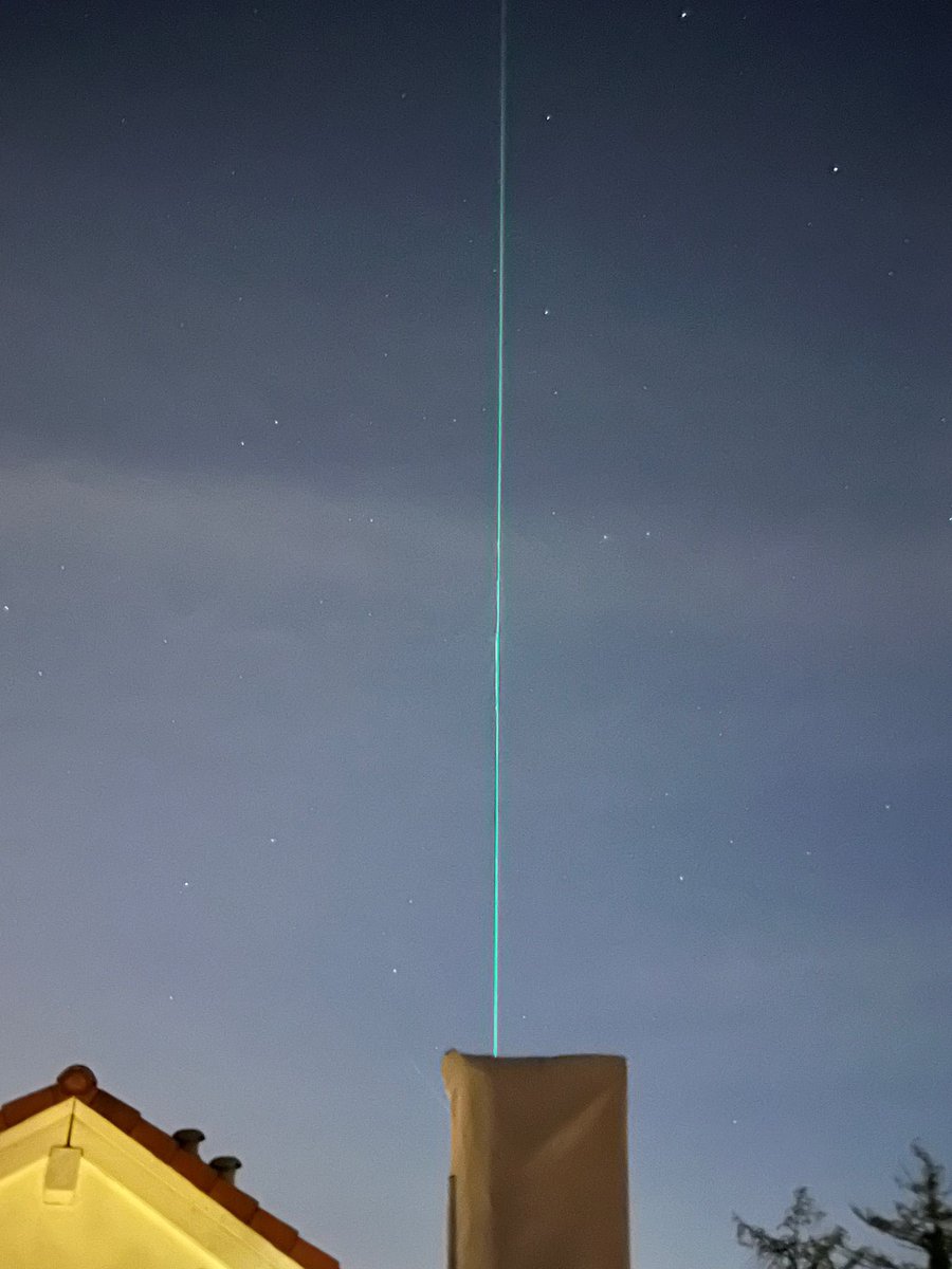 In München wird einfach so ein random Laser in den Himmel geschossen 😄