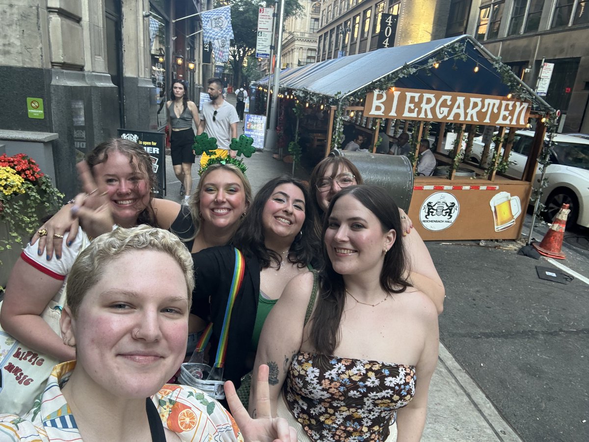 wineasspuffpass's tweet photo. RATS LOOSE IN NEW YORK CITY!!! https://t.co/jzylpGiLF7