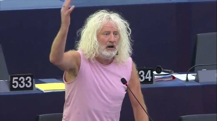 Ireland has kicked the smelly communist Kremlin agents out of the European Parliament 

Thoughts and prayers to the dickhead Mick Wallace and the miserable witch Clare Daly