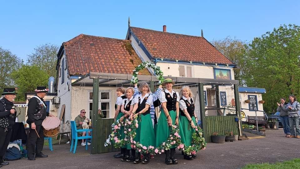 Fiddlestickclog's tweet photo. This Monday 17th June at the Ferry House, Surlingham, from 7.30pm
#fiddlesticksclog #norfolkevents #Surlingham https://t.co/8Yf5iwsYsz