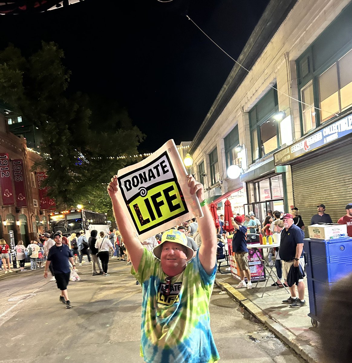 newkidneyman's tweet photo. Ok @bryceharper3 I know you saw me getting on the bus Wednesday night. I wear my colors to every ballpark I go to. They are #blueandgreen for #DonateLife I’ve had 2 transplants paying it forward bringing attention to my cause. https://t.co/Pyzx14esbl