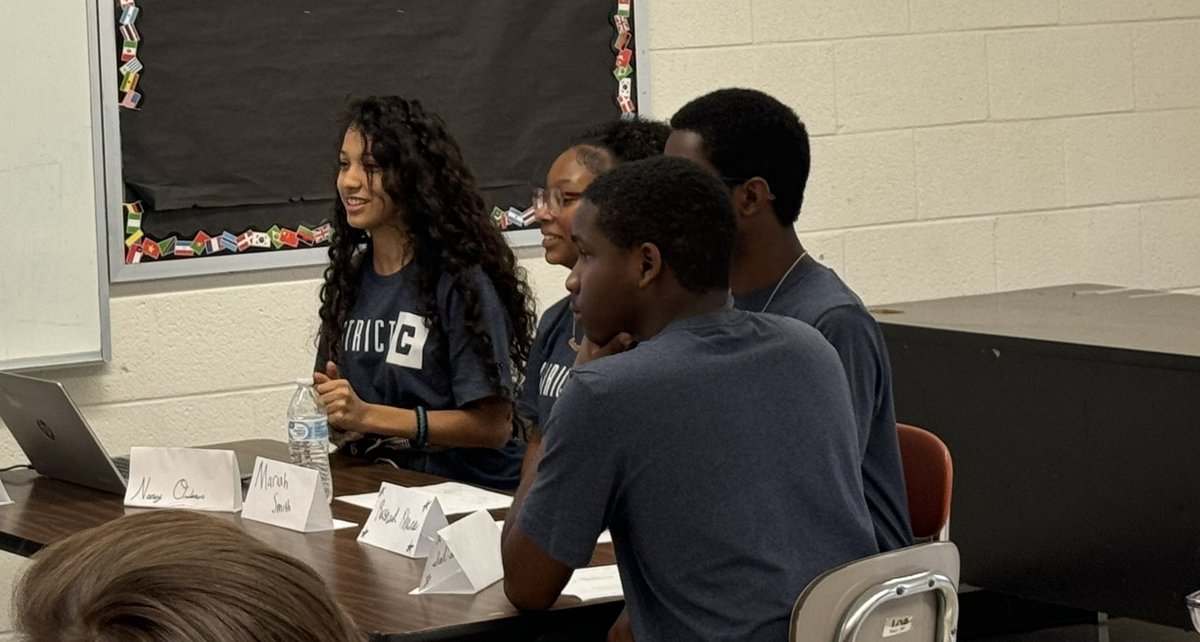 Niesha_Wither's tweet photo. I was blown away by the PITCH Event presentations. These brilliant teams collaborated to solve a real problem for the U.S. Army at Fort Liberty. I am incredibly proud of our @CumberlandPoly scholars! This is a great opportunity for @CumberlandCoSch students! @cte_ccs #DistrictC https://t.co/29mX9v3mQy