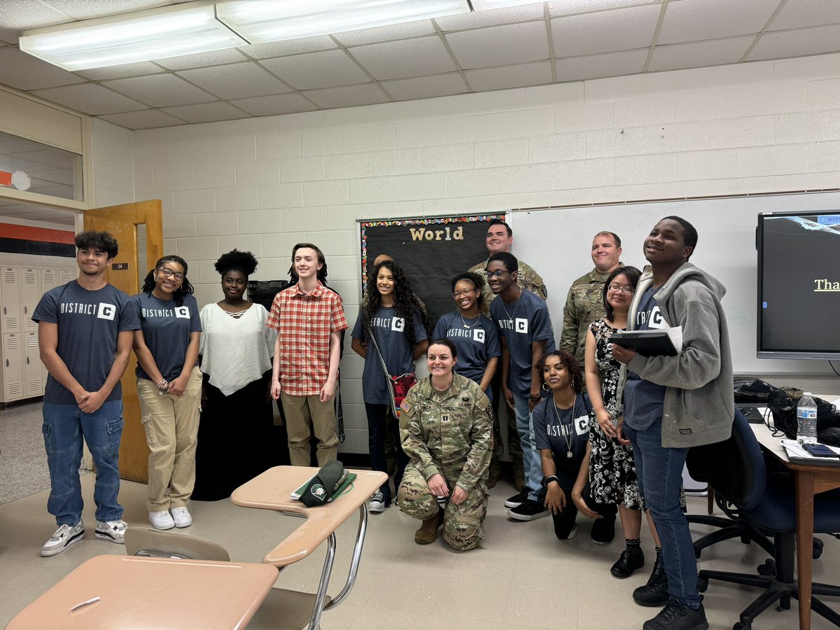 Niesha_Wither's tweet photo. I was blown away by the PITCH Event presentations. These brilliant teams collaborated to solve a real problem for the U.S. Army at Fort Liberty. I am incredibly proud of our @CumberlandPoly scholars! This is a great opportunity for @CumberlandCoSch students! @cte_ccs #DistrictC https://t.co/29mX9v3mQy