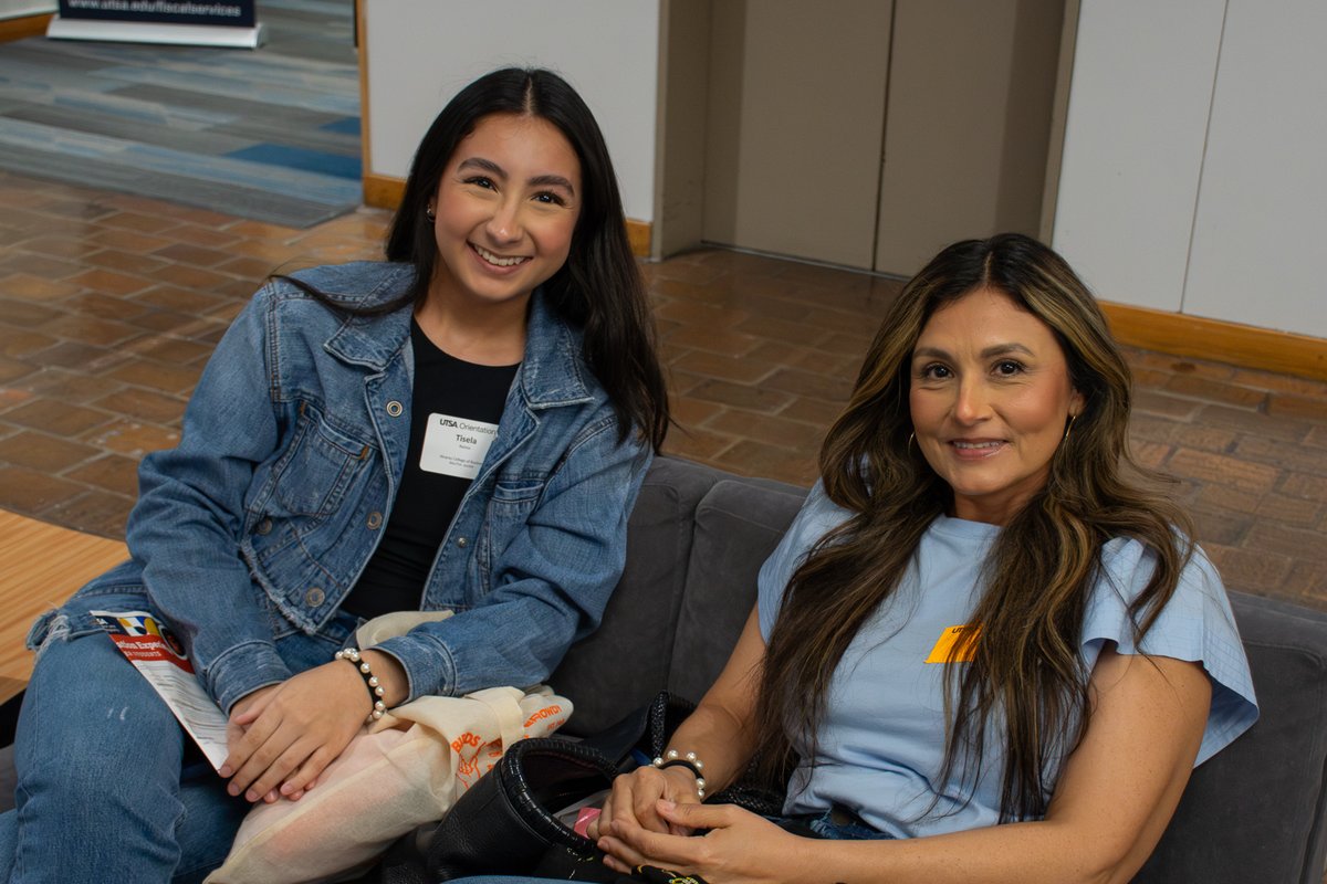 UTSA's tweet photo. Summer means more families on campus and we're here for it. π§‘ π
#UTSA #UTSA24 #UTSAOrientation #FutureRoadrunner | @UTSAFamily @UTSAStudents https://t.co/CRDOxaWgYM