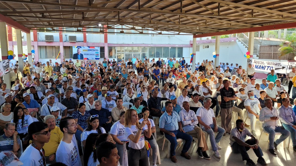 ADOrganizacion_'s tweet photo. #13junio | En Cumaná, estado Sucre, también los adecos ya estamos en las calles enseñando a los ciudadanos cómo votar por @EdmundoGU en la tarjeta de la MUD Unidad. Las directivas nacionales y de la seccional Sucre lo confirman 💪🏽 #VamosAGanarConEdmundo 🇻🇪 https://t.co/bln5xZt1kN