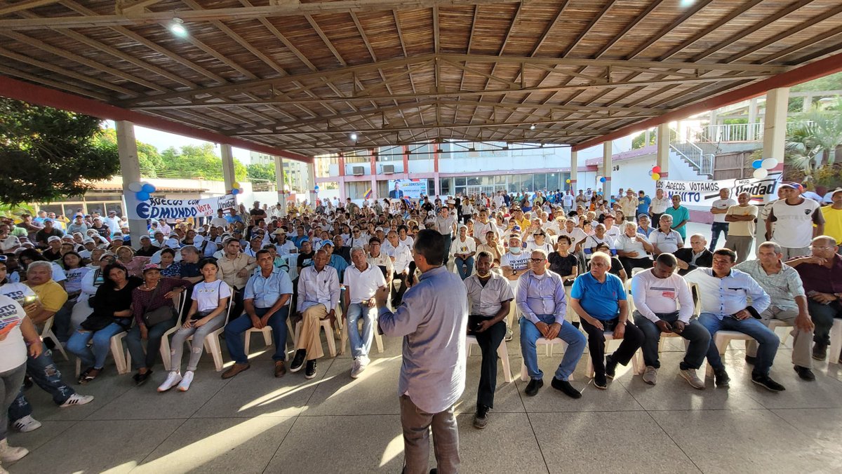 ADOrganizacion_'s tweet photo. #13junio | En Cumaná, estado Sucre, también los adecos ya estamos en las calles enseñando a los ciudadanos cómo votar por @EdmundoGU en la tarjeta de la MUD Unidad. Las directivas nacionales y de la seccional Sucre lo confirman 💪🏽 #VamosAGanarConEdmundo 🇻🇪 https://t.co/bln5xZt1kN