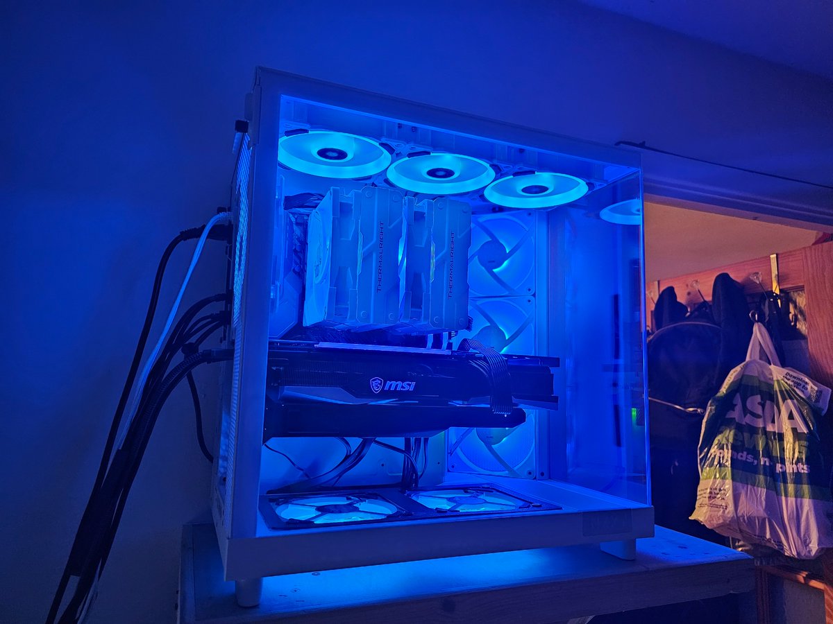 181jenkins's tweet photo. @nzxt got my new h6 flow! Such a better case than the lian li o11 dynamic, just need to get your fans  over the next year D:, unless you want to help out ;) but honestly this case is amazing! https://t.co/ZH6CA2l7X1