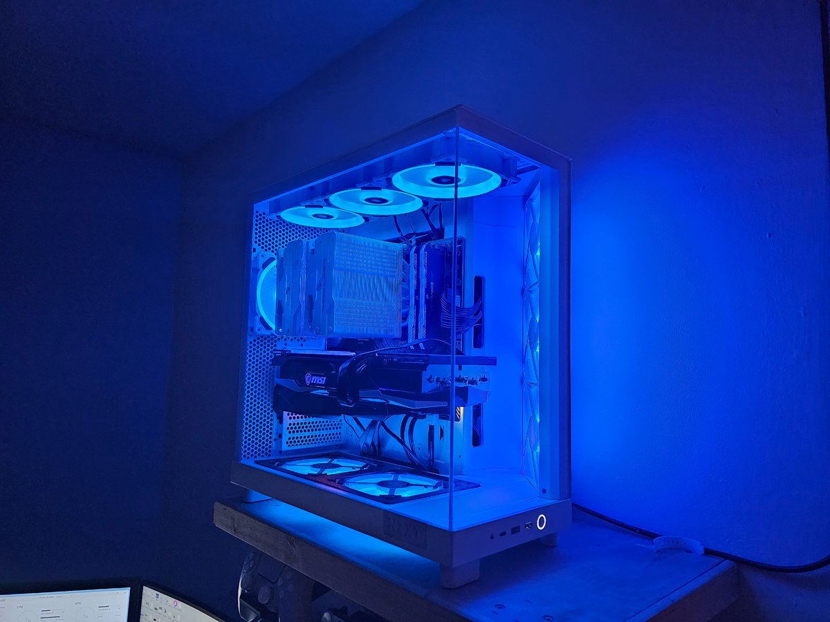 181jenkins's tweet photo. @nzxt got my new h6 flow! Such a better case than the lian li o11 dynamic, just need to get your fans  over the next year D:, unless you want to help out ;) but honestly this case is amazing! https://t.co/ZH6CA2l7X1