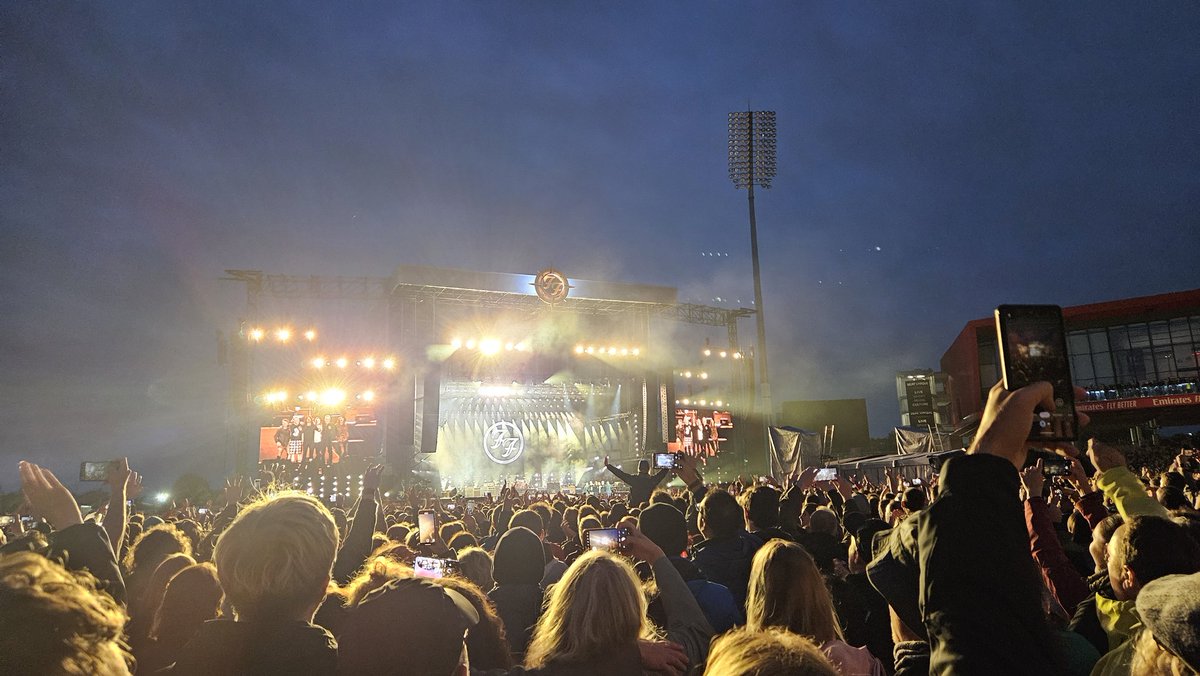 Mike Gordon tweet media