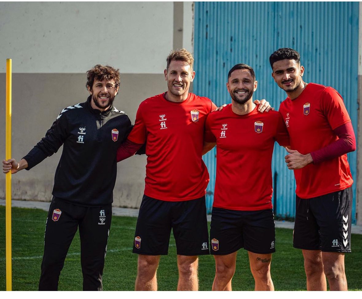 migueortega92's tweet photo. Temporada 23/24 ❤️💙💪🏽⚽️

Primera en el fútbol profesional, junto a un gran cuerpo técnico que ha aportado a mi crecimiento personal, jugadores que lo han dado todo, en los momentos más difíciles.

Aupa deportivo!

#Readaptación #CDEldense #PreparaciónFísica #LaLigaHypermotion https://t.co/lTe1ZMONPW