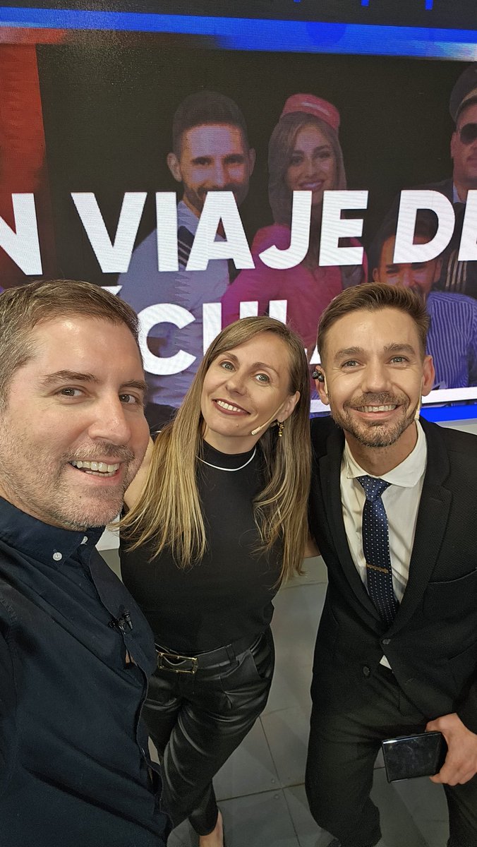 Yojuanjunco's tweet photo. Me invitaron al noti  de la noche de @teleferosario para promocionar Un Viaje de película... que lindo cruzarme con colegas y amigos que hacía mucho no veía. Gracias @Belitaonline y @MaxiRaimondi por el rato 😋 https://t.co/lH78Kn6PDZ