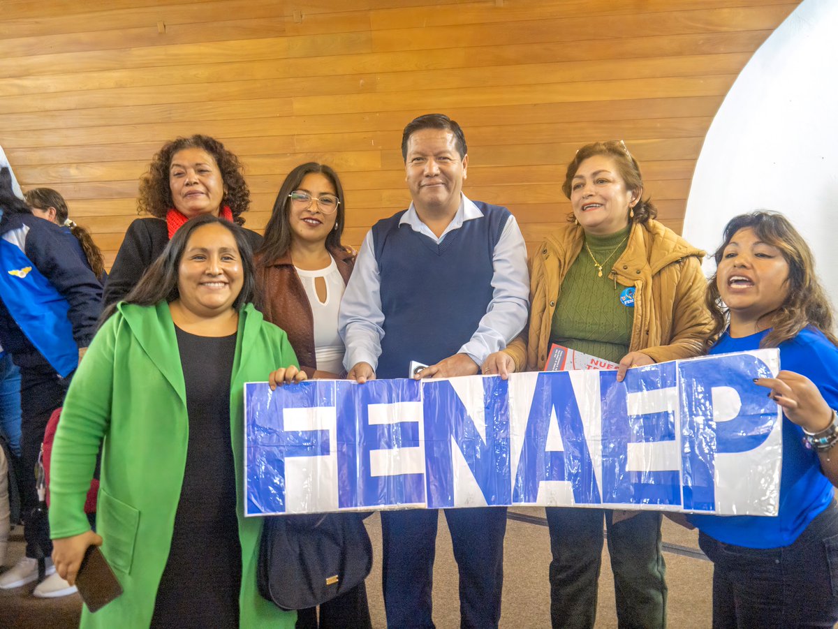 Hoy, junto a congresistas del Bloque Magisterial, nos reunimos con maestros para realizar el foro panel sobre la implementación de la Ley N°31923.