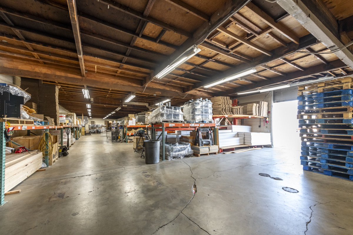 RogerPerryLA's tweet image. Just Listed!! 

7820 Gloria Ave 
Van Nuys

Available at $6,450,000

16,760 SF 100% Leased

Rare Warehouse in Prime Van Nuys. 15,817 sqft improvement. 33,035 lot size. Tons of parking. Zone M2-1. Light Mfg. Seller may carry. Tenant occupied and will exit at the end of October.