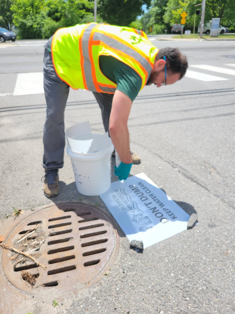 MyPortlandWater's tweet photo. To celebrate Clean Water Week, we teamed up with @CityPortland to stencil messages on storm drains to remind the public that pet waste and other garbage dumped in drains flows directly into Casco Bay. Let's work together to keep Casco Bay clean. #CleanWaterWeek #ProtectCascoBay https://t.co/UjdM9DiRiH