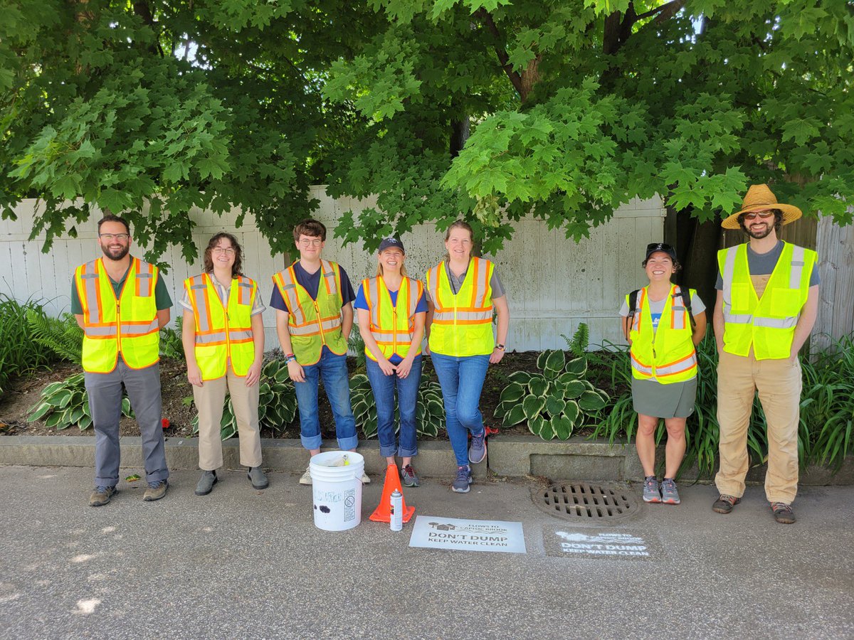MyPortlandWater's tweet photo. To celebrate Clean Water Week, we teamed up with @CityPortland to stencil messages on storm drains to remind the public that pet waste and other garbage dumped in drains flows directly into Casco Bay. Let's work together to keep Casco Bay clean. #CleanWaterWeek #ProtectCascoBay https://t.co/UjdM9DiRiH