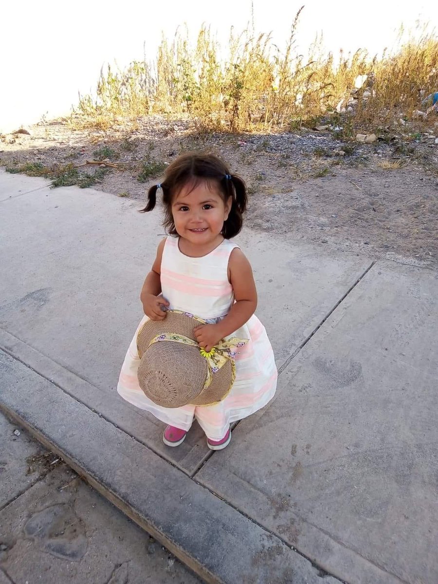 Dinorah_Pizano's tweet photo. Por favor compartan: Buenas tardes a todos mi amigos y familiares hoy vengo a pedirle x mi y mi niña 😢 ayudándome a compartir su foto para poder localizarla y sabes de su paradero ya k se la robaron a mi hermana en la carretera de Zacapu Quiroga les pido con el corazón en la mano me ayuden compartiendo la publicación para k se difunda y pueda encontrarla hoy x mi mañana x ustedes 
Cualquier información es de gran ayuda 
Tel.4425064386
Tel 4433007959
Cualquier información llamar a esos número xfas se los pido kn el corazón en la mano 🥺😭