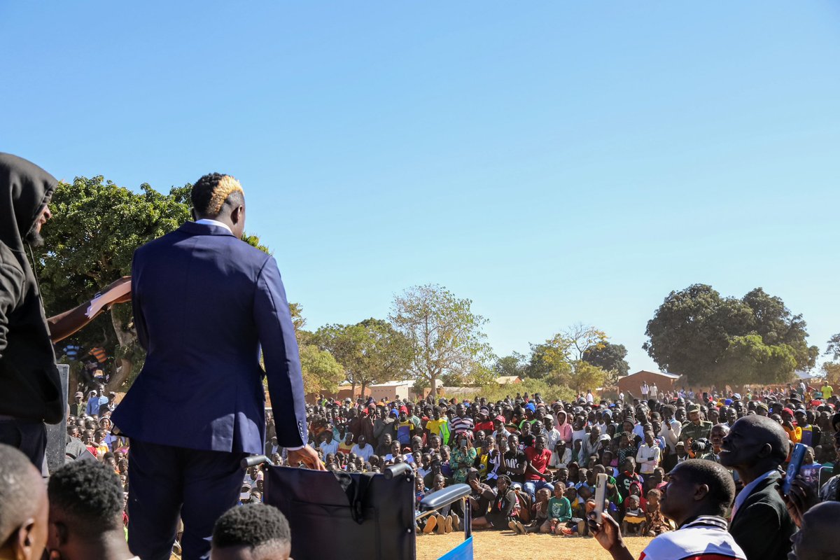 fashionjr10's tweet photo. GOD BLESS 🙏🏿
I’M HOME 🏠 
The warm welcome from my villages was truly heartwarming 😢❤️🥰

FS10 DREAMS DON’T DIE
Read: Colossians 3:14🙏🏿
I’m grateful and honoured for such a beautiful welcome and I love you all❤️🙏🏿
Zikomo kwambiri Nathokoza 🙏🏿😢 https://t.co/D4jmLf0CfB