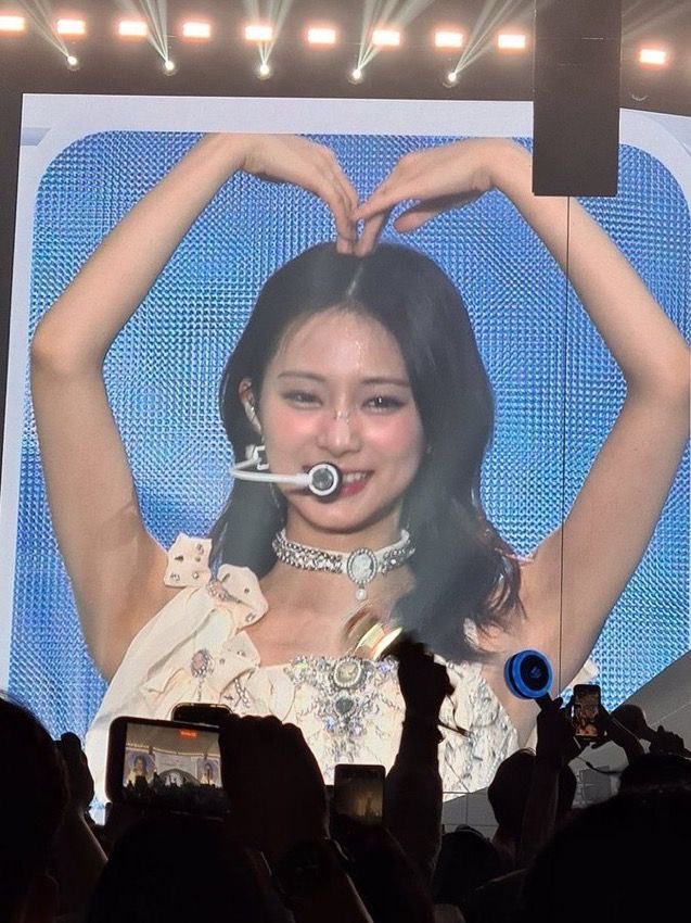dubunoot's tweet photo. tzuyu day small giveaway! 💙

🦌 1 winner of assorted twice pcs in pic

– follow, like, and rt
– reply any pic of tzuyu + tags

ends: 06/16, 11pm ✨ good luck onces and d9! 

exposure wts lfb twice ph 

HAPPY TZUYU DAY
#원스의_여름빛_쯔위
#HappyBirTZUday
#TWICE #트와이스 #TZUYU https://t.co/It12Hcg1wB