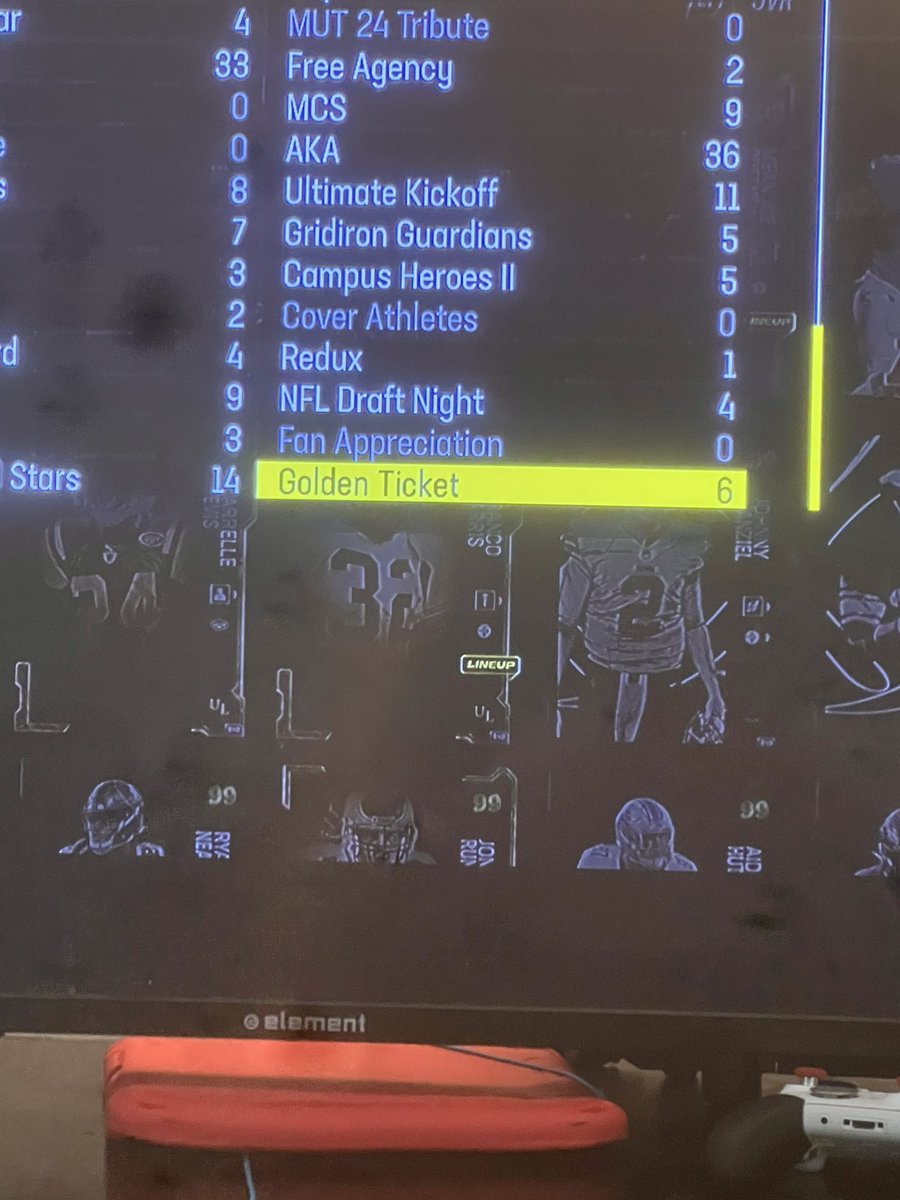 DerrickSnow's tweet photo. @Gutfoxx @JokerCale @GmiasWorld @Zirksee @UseCodePOP @MaddNFLDirect @MUTdotGG have yet to get my welcome pack for Fan Appreciation can’t start grinding till I get them how do I get them?????😡😡 https://t.co/X6edmI24sv