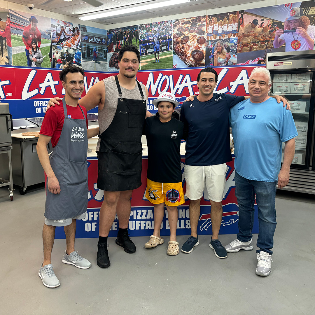 Thanks for stopping in and talking pizza with us! Connor McGovern #buffalobills

🍕🍗🍕🏈 

#lanova #lanovawings #buffalo #wings #pizza #chickenwings #buffalowings #pizzeria #wingking #billionsofwings #buffalobills #wkbw #pizzamaking #wkbw #billsmafia