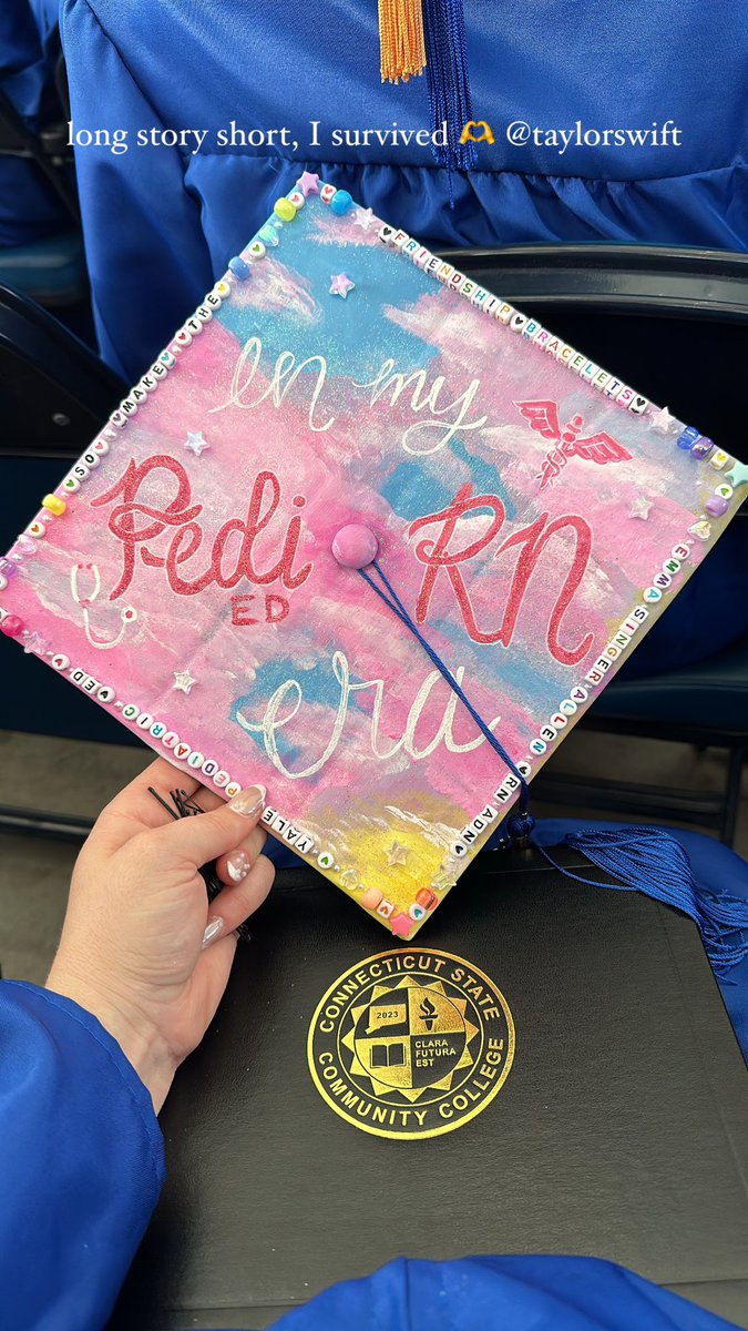 emm2sin9er's tweet photo. Little commotion for the grad cap that took me forever 🥹🫶🩺 https://t.co/SALyW5Pxdm