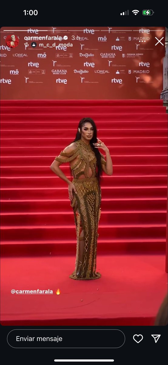 estrellaxtra's tweet photo. La MALDITA @CarmenFarala se ha hecho un vestido de MACARRONES y es MI MALDITA DIOSA.
Esto es DRAG, esto es FUERTE, esto es MODA, es que UF TE LO JURO ESTOY CHILLANDO EN MI CAMA TE AMO TE MERECES EL MUNDO https://t.co/LsQy3aH2sD