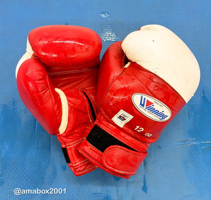 朝練終了〜(^o^)
サンドバッグ打ち🥊、プランク(3分+2分)💪めっちゃ汗かいた(^^)
今日は12ozの旧アマ試合用グローブで🥊(^-^)朝練は12oz使っていってみようかな(^^) 