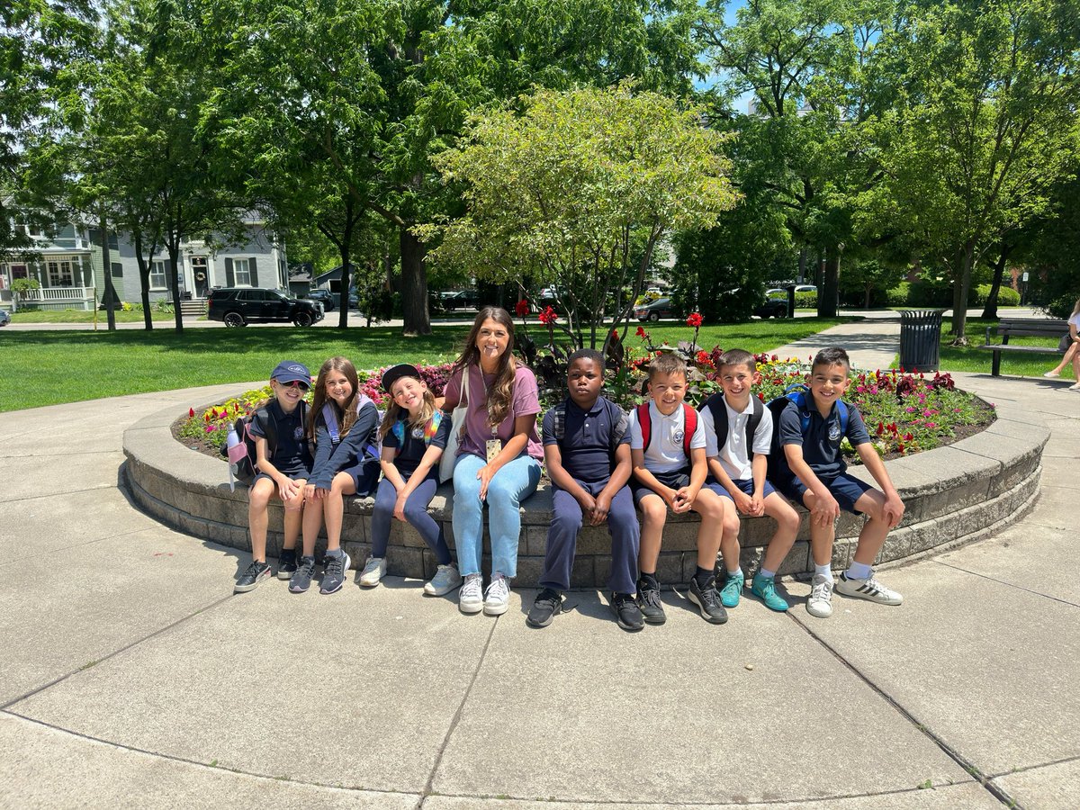 missnschofield_'s tweet photo. We had such a great time at the Art Gallery of Burlington today! We learned all about the colour wheel and got to paint some beautiful watercolour art! 🎨🖼️ @StScholStorm https://t.co/Wz8E1ZumyE