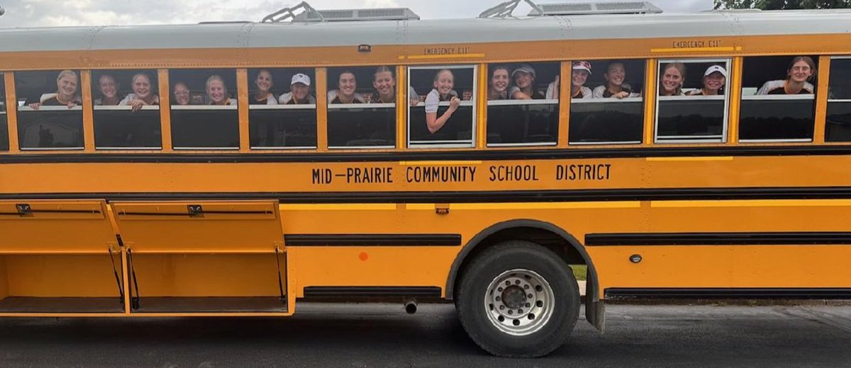 Golden_Hawk_SB's tweet photo. Lighting delay in Durant, tied 3-3 top of 5. Being safe or trying to tip the bus over? https://t.co/xNGCOORFuY
