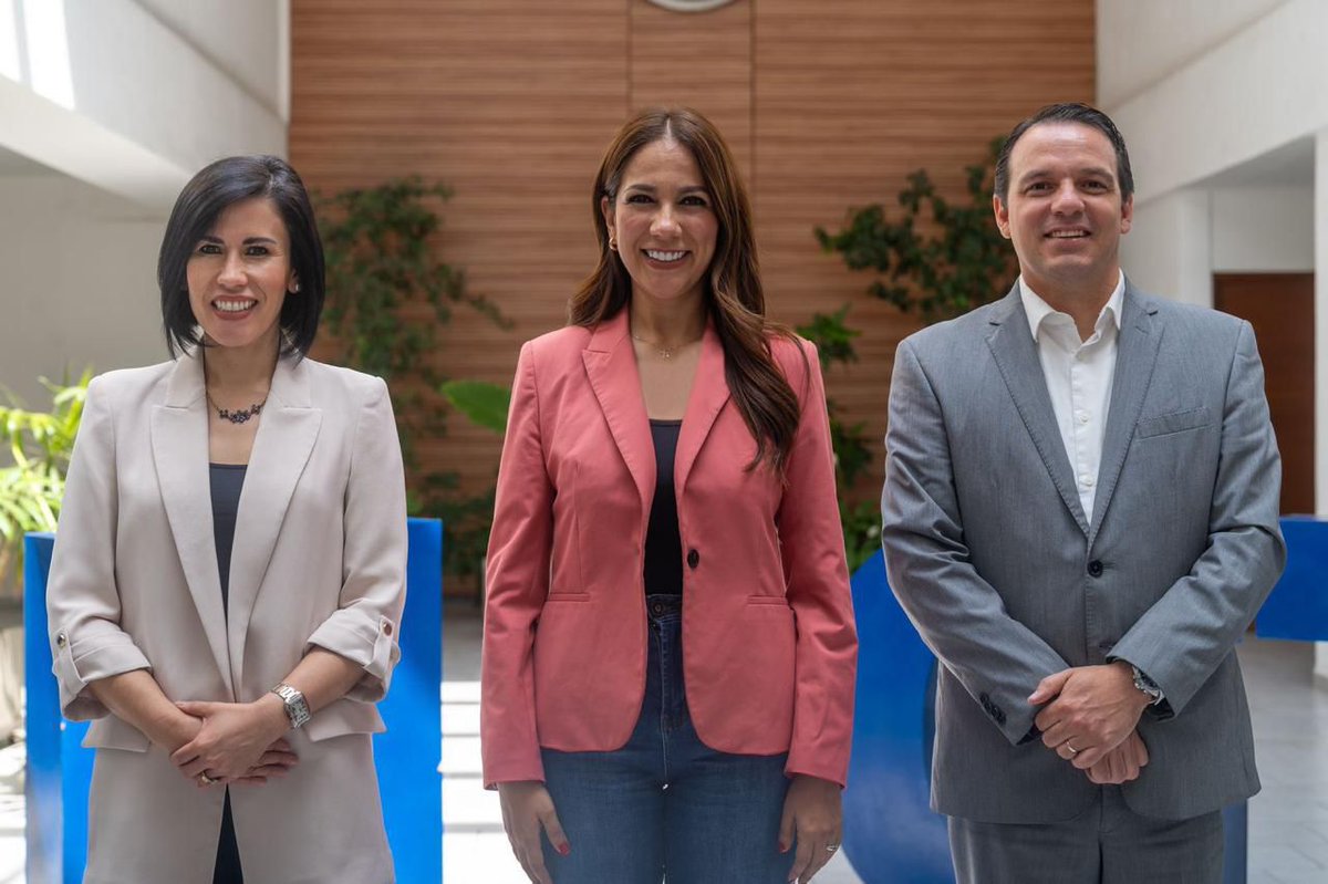 LibiaDennise's tweet image. Estamos integrando el equipo que estará trabajando en la transición de este nuevo comienzo, hoy le doy la bienvenida a Jorge Jiménez Lona quien aportará su talento y visión. ¡Gracias @jorgelona1 ! 

@RosarioCoronaA