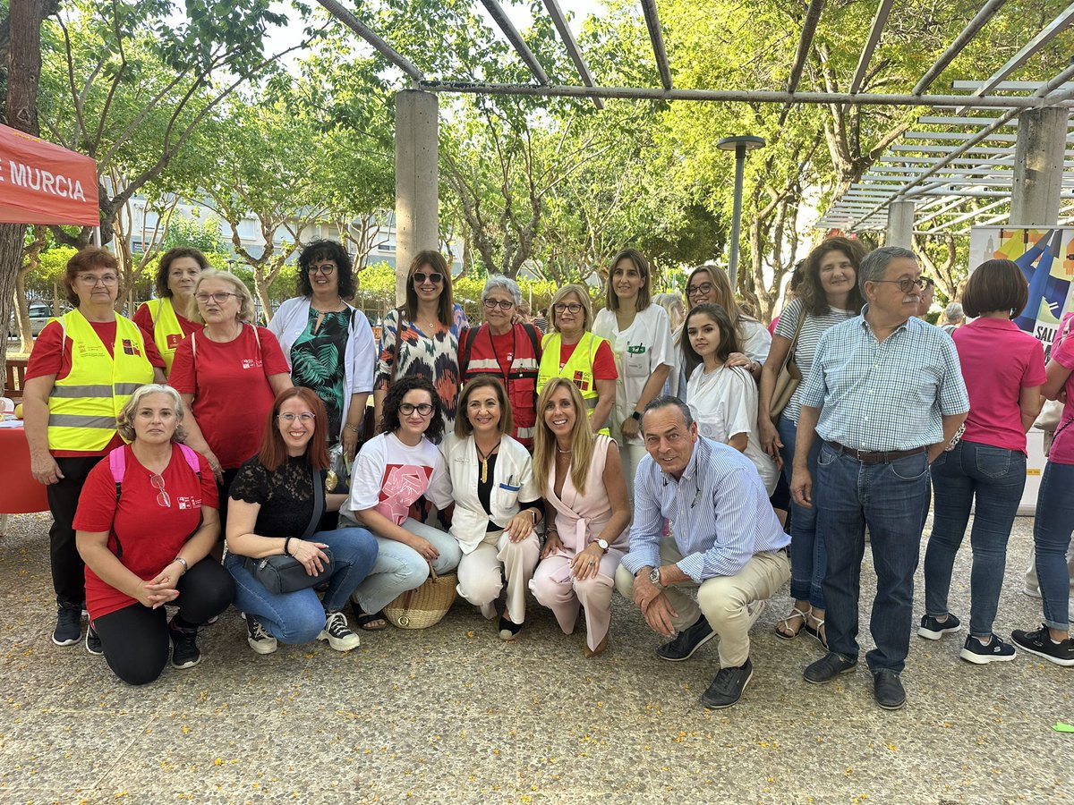 pititorres's tweet photo. Feria de Salud en #Zarandoa junto a @loretonmarcos la Junta Municipal @encarnitavidalo @ContraCancerMUR @Astrapace
 Una tarde donde todos los vecinos del barrio han podido conocer e identificar los activos en salud #localizasalud 📍 
@AytoMurcia @dsocialesmurcia https://t.co/m6kclSLVAJ