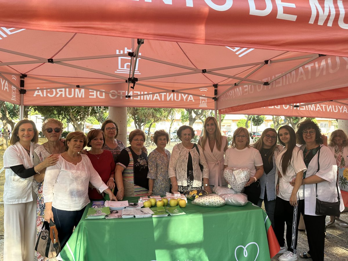 pititorres's tweet photo. Feria de Salud en #Zarandoa junto a @loretonmarcos la Junta Municipal @encarnitavidalo @ContraCancerMUR @Astrapace
 Una tarde donde todos los vecinos del barrio han podido conocer e identificar los activos en salud #localizasalud 📍 
@AytoMurcia @dsocialesmurcia https://t.co/m6kclSLVAJ