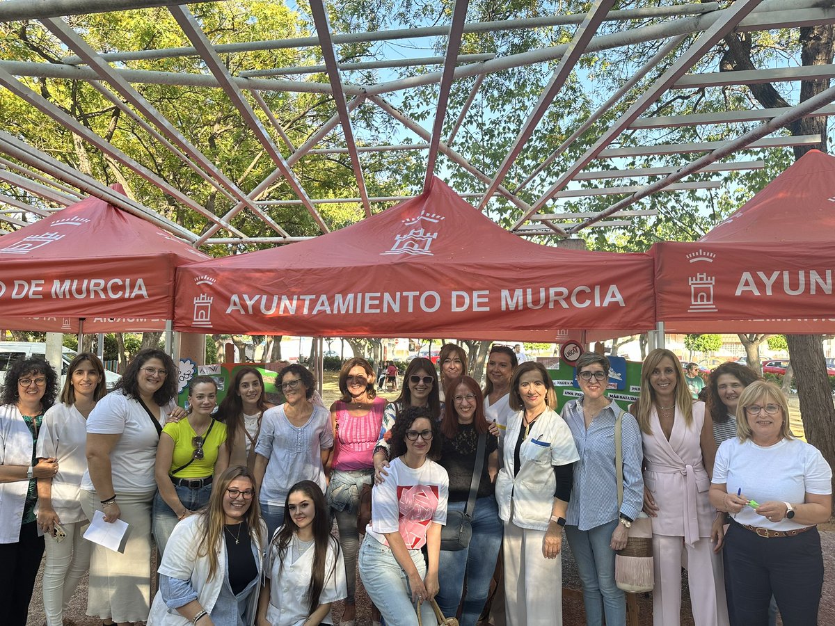 Feria de Salud en #Zarandoa junto a <a href="/loretonmarcos/">Loreto Marcos</a> la Junta Municipal <a href="/encarnitavidalo/">Encarnita Vidal</a> <a href="/ContraCancerMUR/">Asociación Española Contra el Cáncer Reg. Murcia</a> <a href="/Astrapace/">Astrapace</a>
 Una tarde donde todos los vecinos del barrio han podido conocer e identificar los activos en salud #localizasalud 📍 
<a href="/AytoMurcia/">Ayuntamiento de Murcia</a> <a href="/dsocialesmurcia/">Servicios Sociales Ayto. Murcia</a>