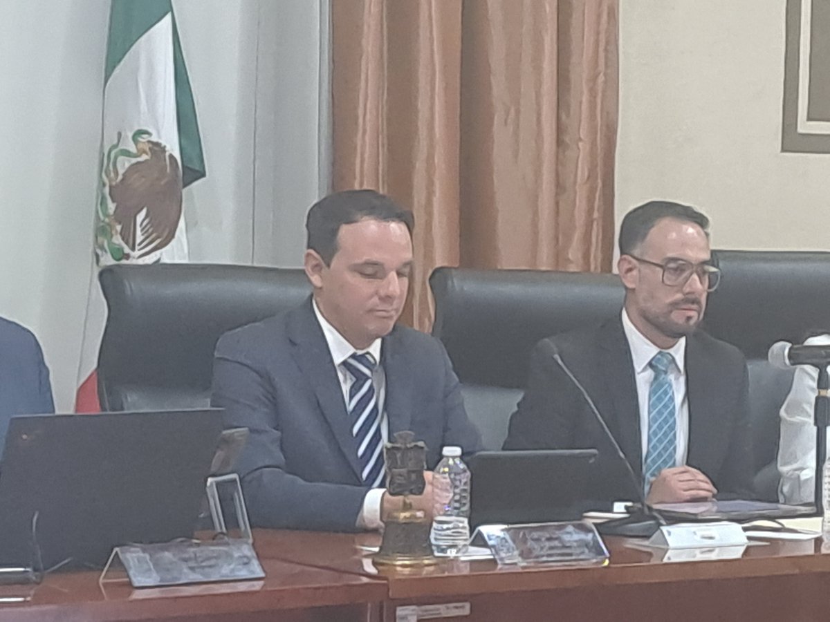 " Me voy con la prōxima gobernadora <a href="/LibiaDennise/">Libia Dennise</a>  que me invitō a trabajar en su equipo " dijo <a href="/jorgelona1/">Jorge Jiménez Lona</a>  al agradecer a <a href="/AleGutierrez_mx/">𝗔𝗹𝗲 𝗚𝘂𝘁𝗶𝗲́𝗿𝗿𝗲𝘇</a>  y al ayuntamiento de León <a href="/Antoniorochape/">Antonio RochaPe</a> <a href="/_enlinea/">Noticieros En Línea</a> <a href="/FernandoV_mx/">Fernando Velázquez</a> <a href="/migu/">migu</a>