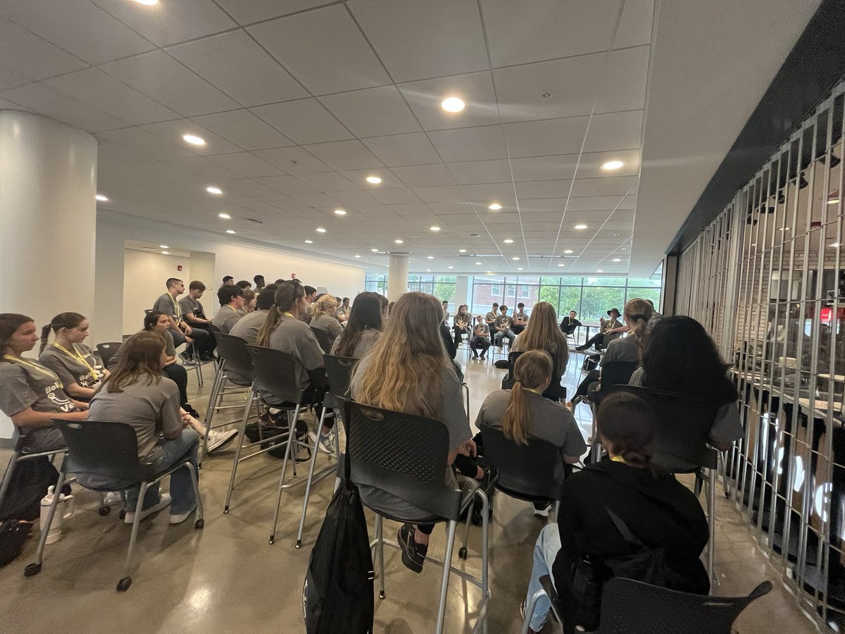 BoilerVetCamp's tweet image. Campers attending another Put It Together session with Dr. Weisman to help solidify their new knowledge! #TeamDiesel ⛽️