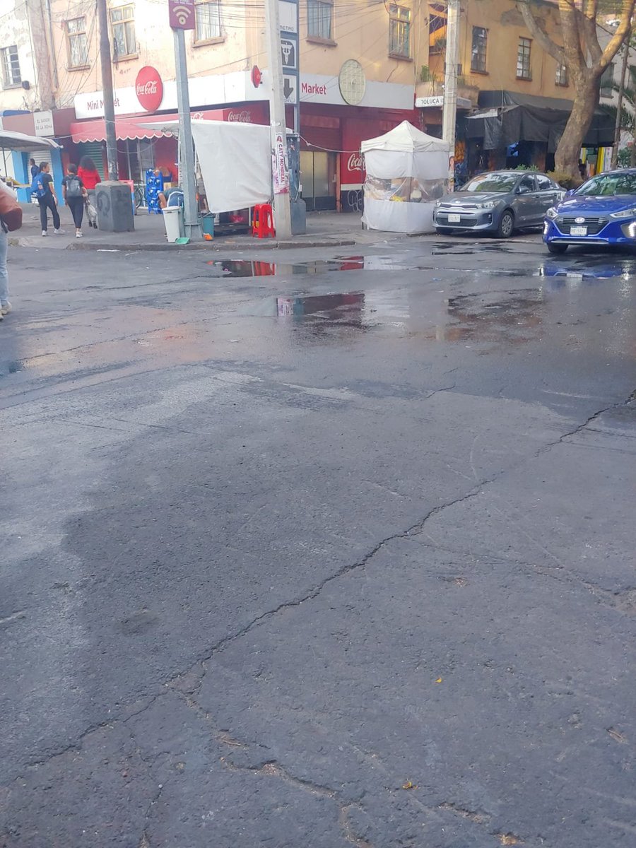 5antaMerlina's tweet photo. 🚨 Desde el viernes hasta hoy no se paran de Protección Civil, Verificaciones, Obras y Gobierno de @AlcCuauhtemocMx en el desastre de la obra UMMI Toluca y Viaducto.
Siguen saliendo aguas negras @JuanJSerranoM @martibatres @SGIRPC_CDMX @IntiMunoz @mariana_boy @inveacdmx @Reforma https://t.co/fCYoc4WWAt
