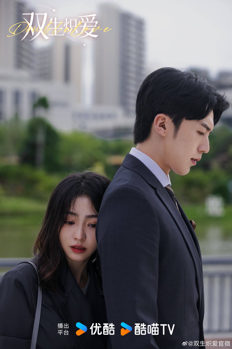 CdramaL's tweet photo. 「📸 | O drama de romance moderno #DoubleLove, estrelado por #QiYuchen e #LuDongxu, lança novas Stills — Conta a história de dois irmãos gêmeos que se apaixonam pela mesma mulher.

#双生炽爱 https://t.co/1DhLPqx1kv