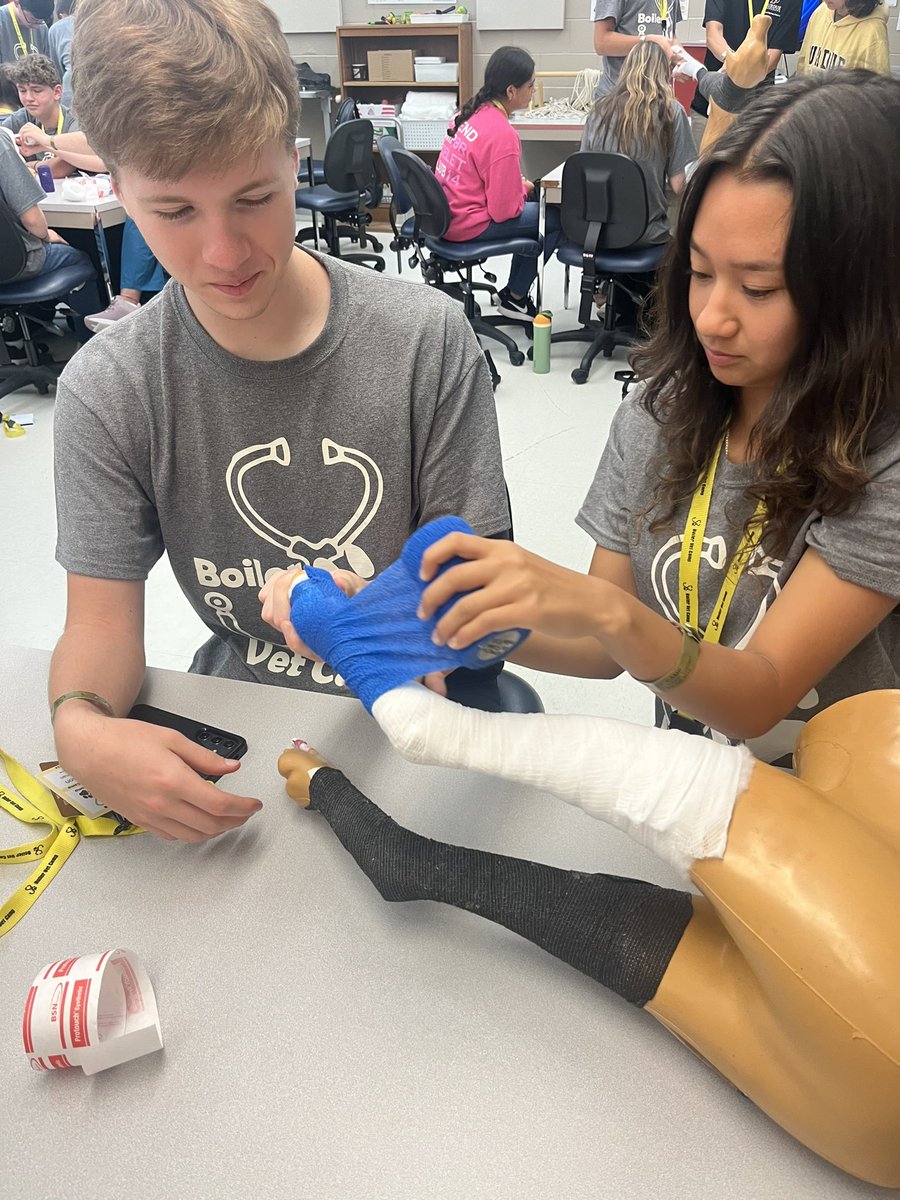 BoilerVetCamp's tweet image. #TeamDiesel practiced their bandaging skills on a dog model today and then on me 😂🩹