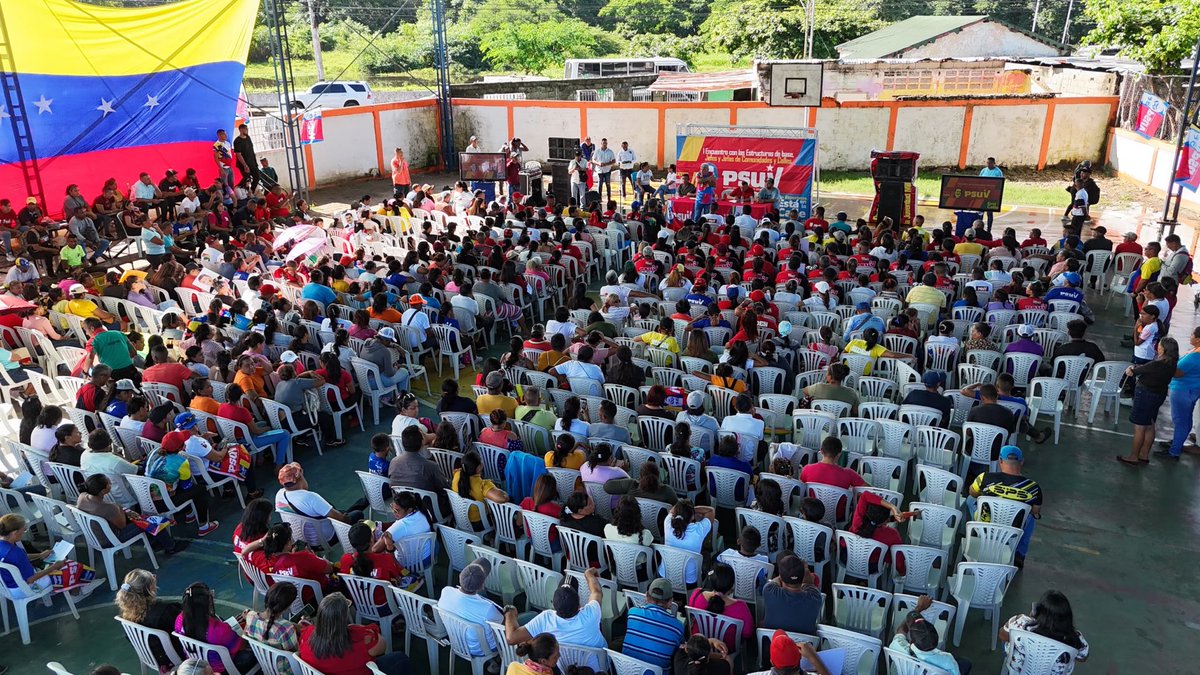 eduardopiate2's tweet photo. Encuentro organizativo con las estructuras de base del ⁦@PartidoPSUV⁩ del mcpio Biruaca. Una buena asamblea en la que trazamos orientaciones políticas y organizativas para garantizar la victoria reeligiendo a ⁦@NicolasMaduro⁩ el 28 de julio ⁦⁦@dcabellor⁩ https://t.co/MTCFnz720J